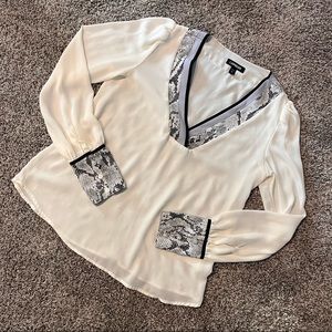 Express blouse - white - long sleeve - snake print detail - size XS